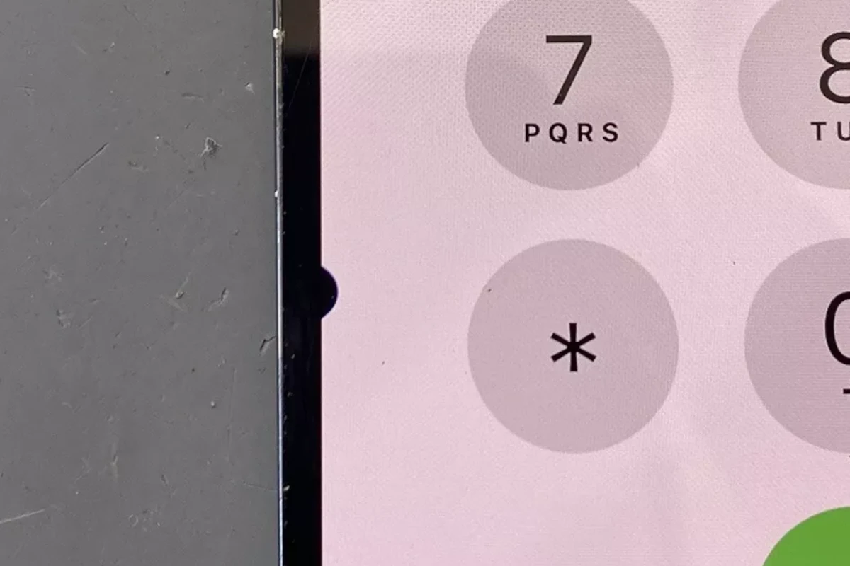 iPhone屏幕上的黑点：故障排除指南