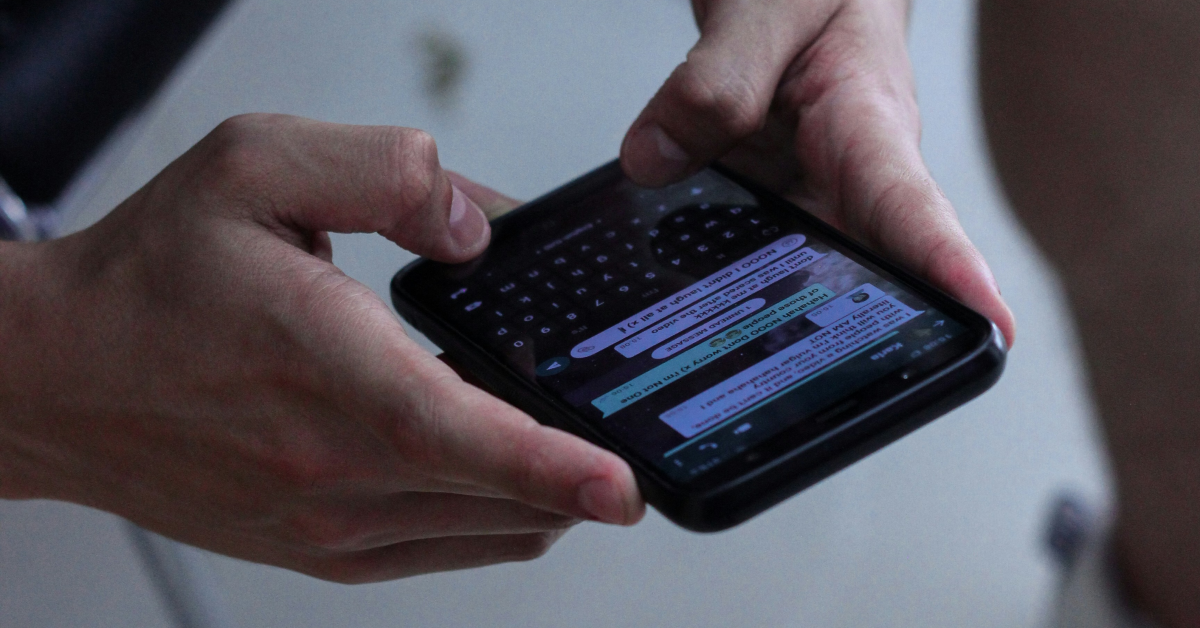 如何在WhatsApp上掃描並發送文檔