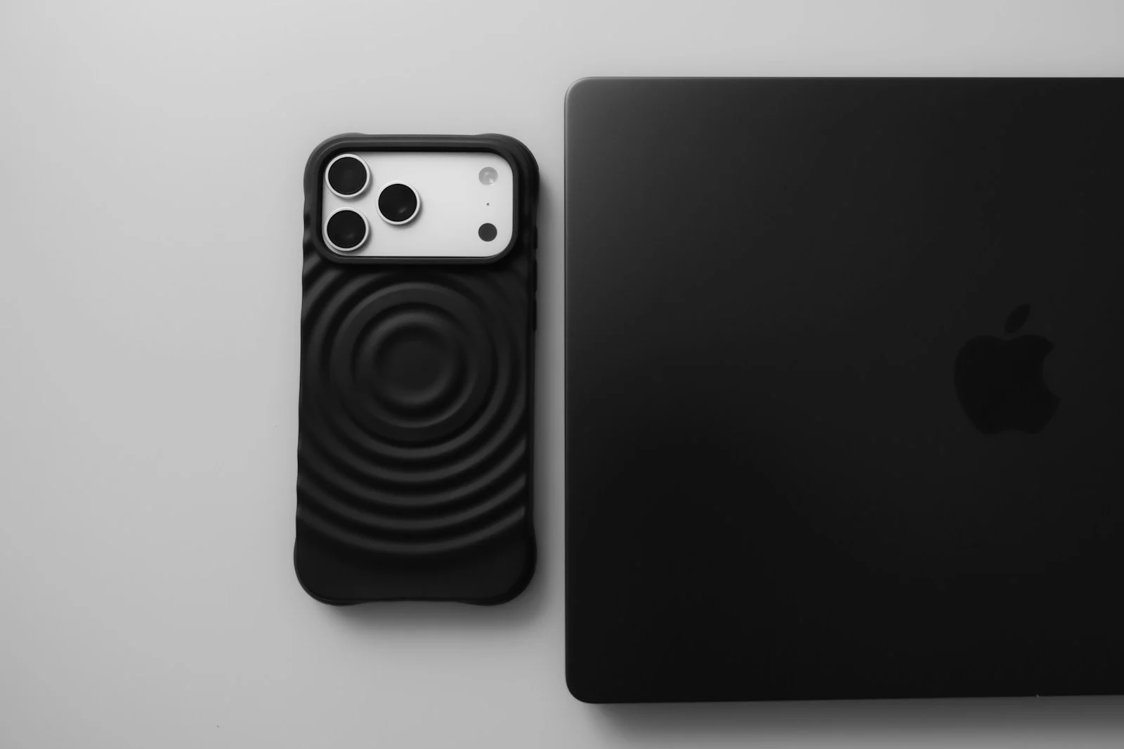 iPhone 17 有充电器吗?打开包装箱内容